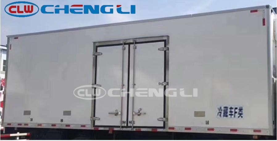 รถห้องเย็น EQ1181 ภาพประกอบที่ 3 แสดงประตูท้ายห้องบรรทุก