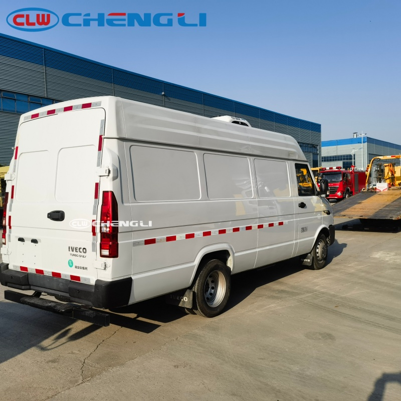 รถห้องเย็น IVECO ภาพประกอบที่ 3 แสดงประตูท้ายและฉนวน